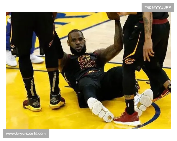 赛后花絮哈兰德抱比赛用球展露邪魅微笑引球迷热议